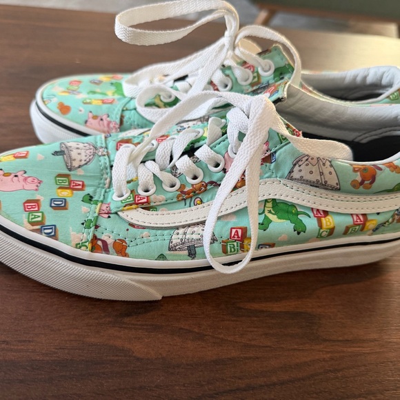 Vans x Disney Pixar Toy Story Old Skool – Women’s 8 / Men’s 6.5 - Picture 2 of 5